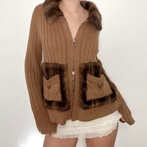 Gorgeous capri brown double zip with faux fur collar and pockets